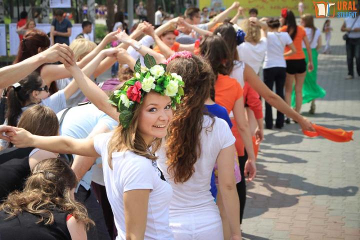 Самая красивая выпускница в купальнике получит стаж на чешской АЭС 