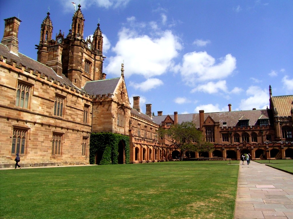 http://www.uralstudent.ru/images/stories/university_of_sydney_main_quadrangle.jpg